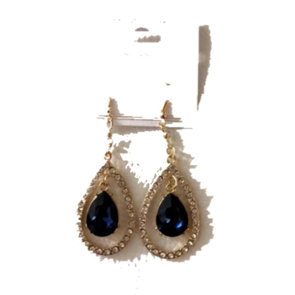 Beauty’s eye drops earrings - Picture 2 of 3